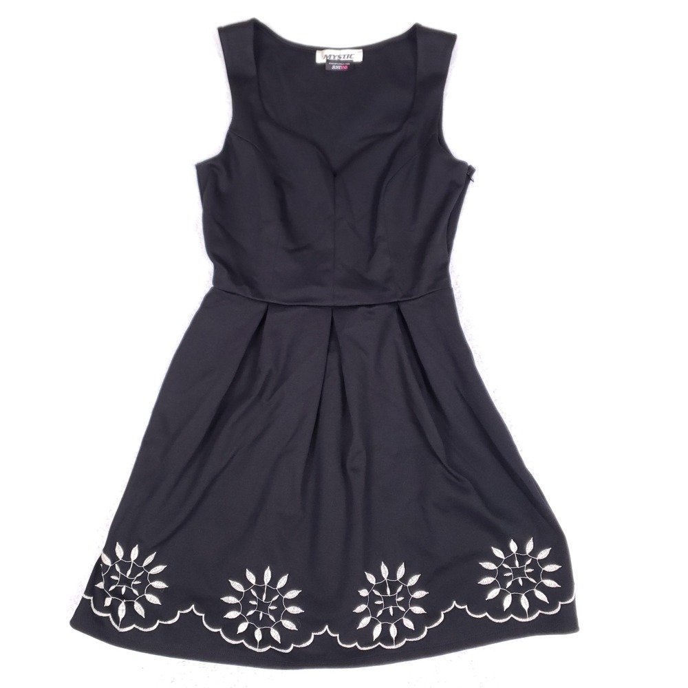 Mystic JustFab Fit Flare Dress Womens Medium Black Embroidered Scallop Hem LBD